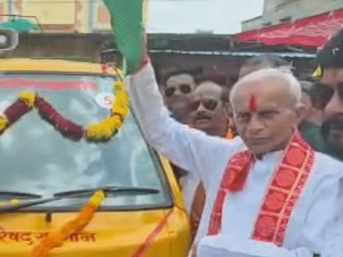 खरगोन में 2.5 करोड़ के विकास कार्य शूरू:विधायक ने 1.5 करोड़ के सब्जी मंडी डोम का भूमिपूजन, 10 नए कचरा वाहनों का लोकार्पण किया