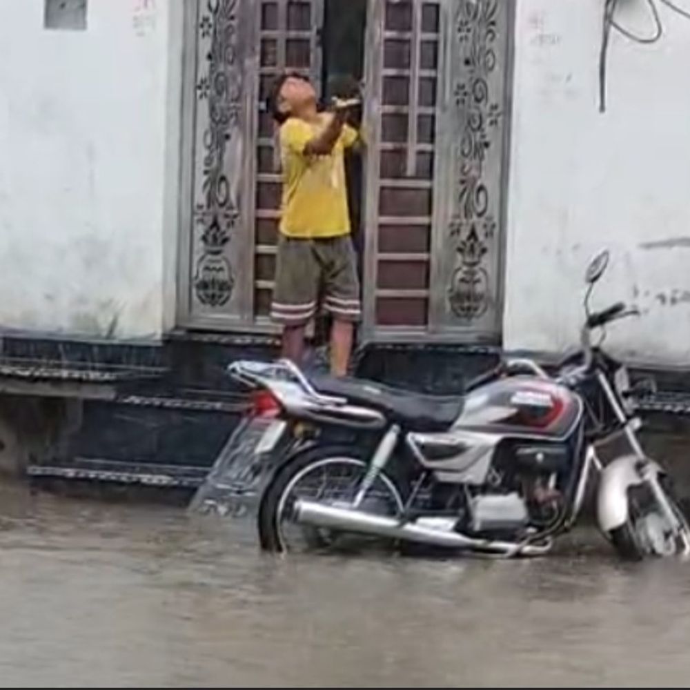 जालौन में 20 घंटे से लगातार बारिश:तापमान 6°C गिरा, कई इलाकों में जलभराव; किसानों के लिए बनी राहत