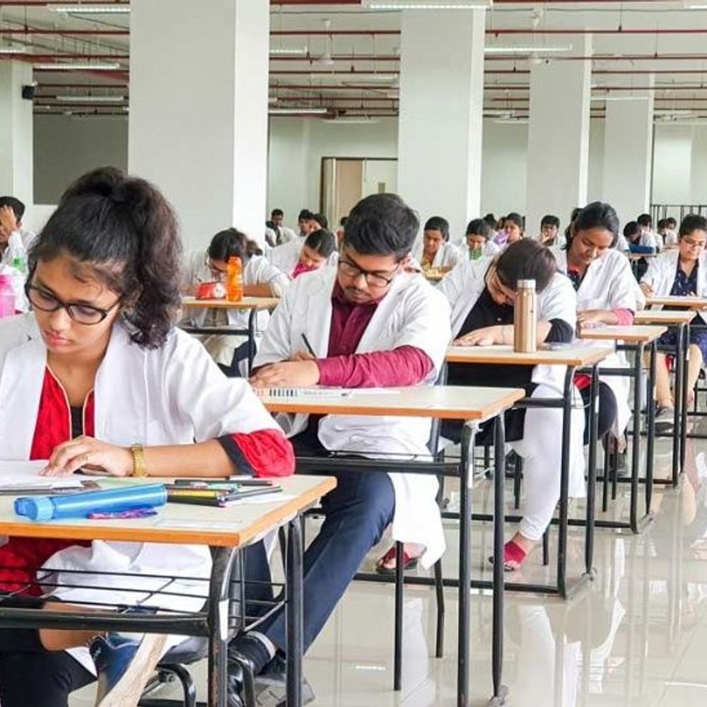 
                 नीट यूजी:मेडिकल प्रवेश के नए नियम टले, मैनेजमेंट कोटा भी लागू नहीं होगा 
            