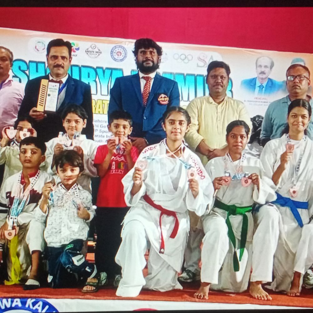 
                 स्टेट कराते चैंपियनशिप में छाए उज्जैन के खिलाड़ी, 15 खिलाड़ियों ने जीते 11 स्वर्ण, 11 रजत और 7 कांस्य पदक 
            