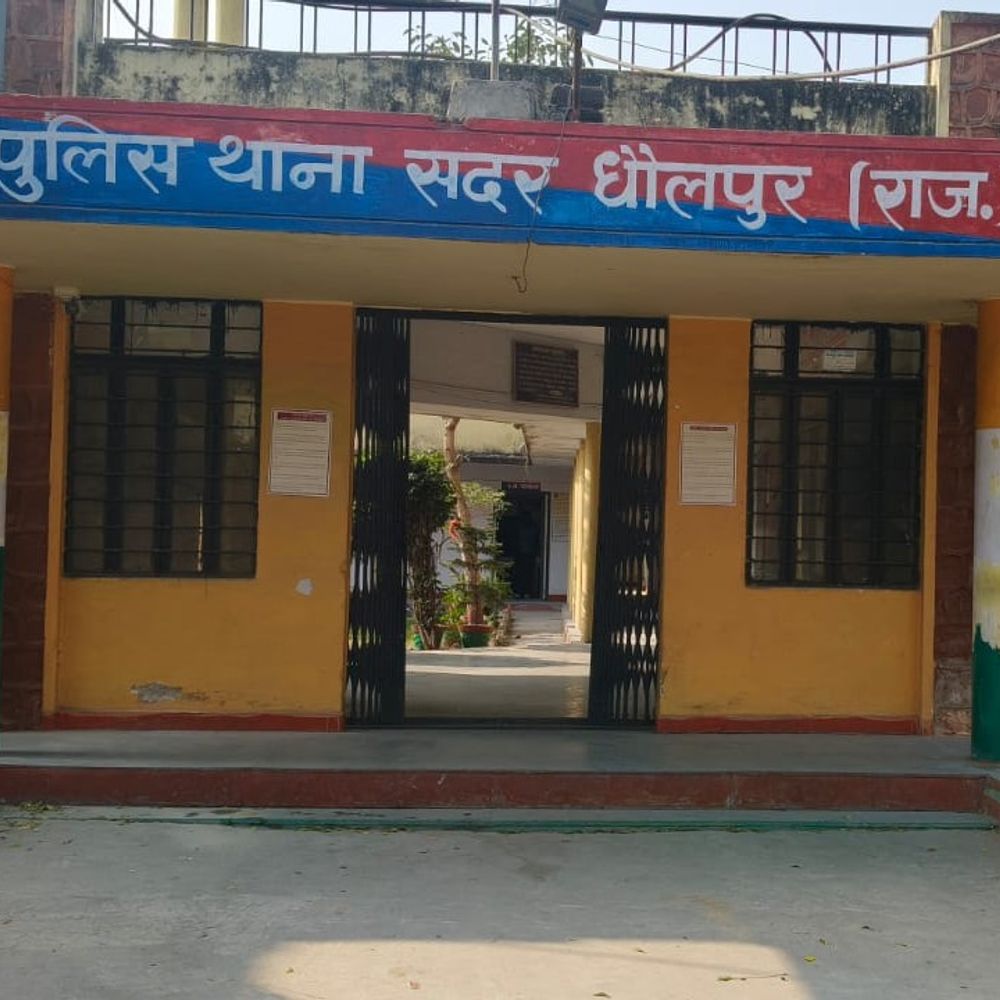 हाईवे पर हुई लूट का 48 घंटे में खुलासा:एक आरोपी गिरफ्तार, फरार 2 बदमाशों की तलाश जारी; लूटी गई बाइक भी बरामद