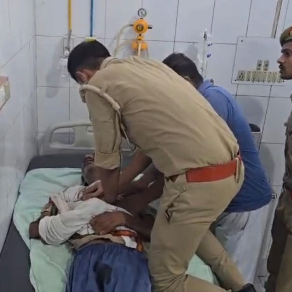 हमीरपुर में कांस्टेबल ने CPR देकर बचाई घायल की जान:एसपी ने आदर्श मिश्रा को प्रशस्ति पत्र देकर किया सम्मानित