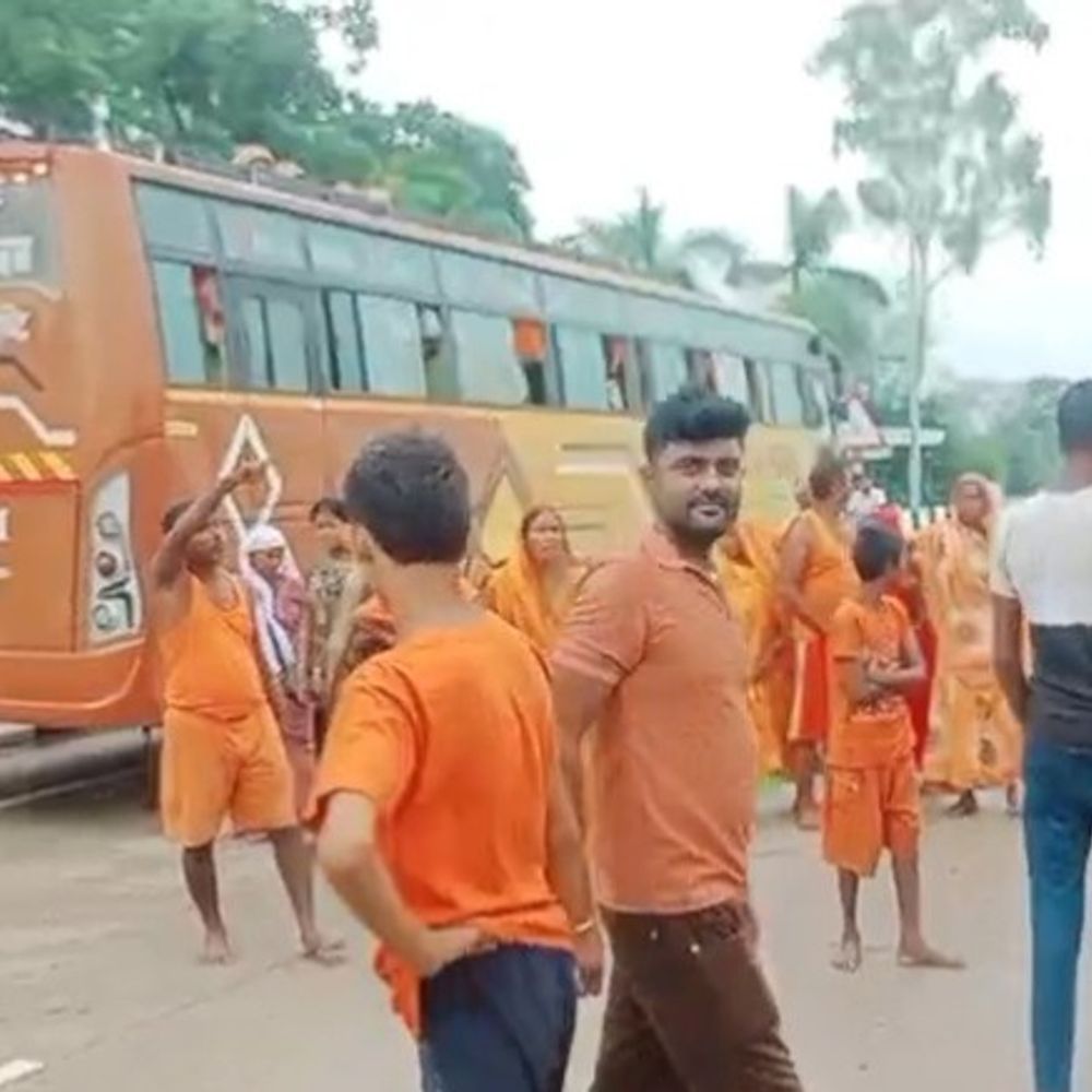 कन्नौज में श्रद्धालुओं की बस का 14 हजार का चालान:नाराज श्रद्धालुओं ने नेशनल हाईवे पर 20 मिनट तक जाम लगाया