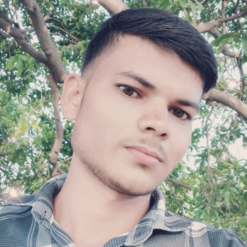 मशीन से गिरकर घायल युवक की चित्रकूट में मौत:झांसी ले जाते समय ट्रेन में बिगड़ी तबीयत, सिर और शरीर में गंभीर चोटें