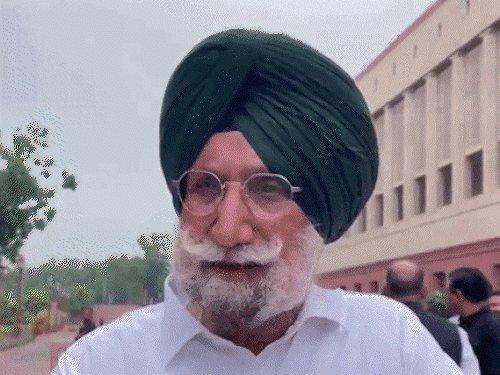 
                 पंजाब सांसद ने कहा था- 'कंप्रोमाइज्ड लीडर नहीं चाहिए':कांग्रेस चीफ राजा वड़िंग के 6 घंटे के 13 भाषण, CM मान-AAP सरकार पर 16 मिनट बोले 
            