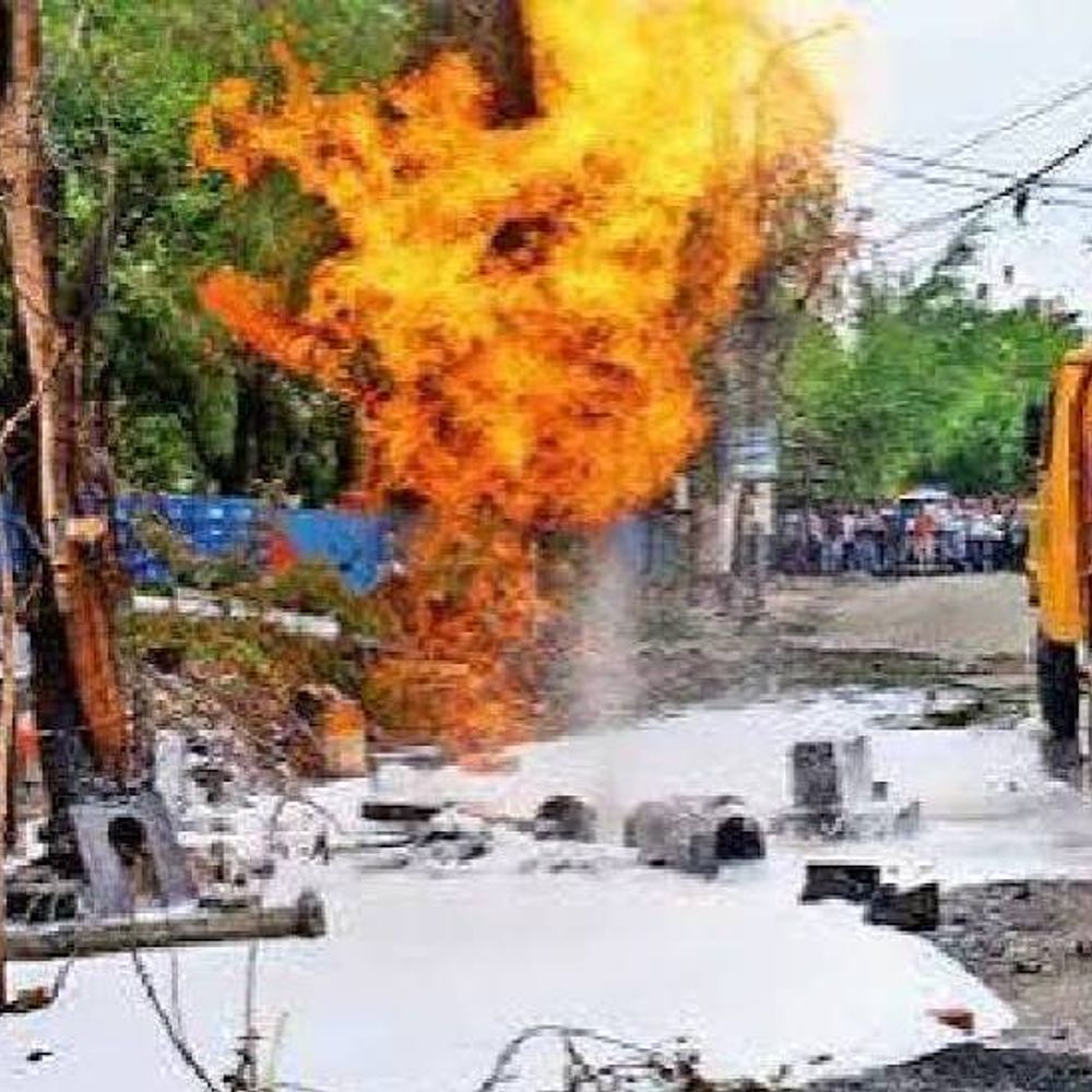 
                 इंदौर गैस पाइपलाइन हादसे में झूठे शपथ पत्र पर फटकार:झुलसे लोगों के इलाज का खर्च चुकाने को लेकर कोर्ट में दिए गलत तथ्य; अगली सुनवाई में अधिकारी तलब 
            