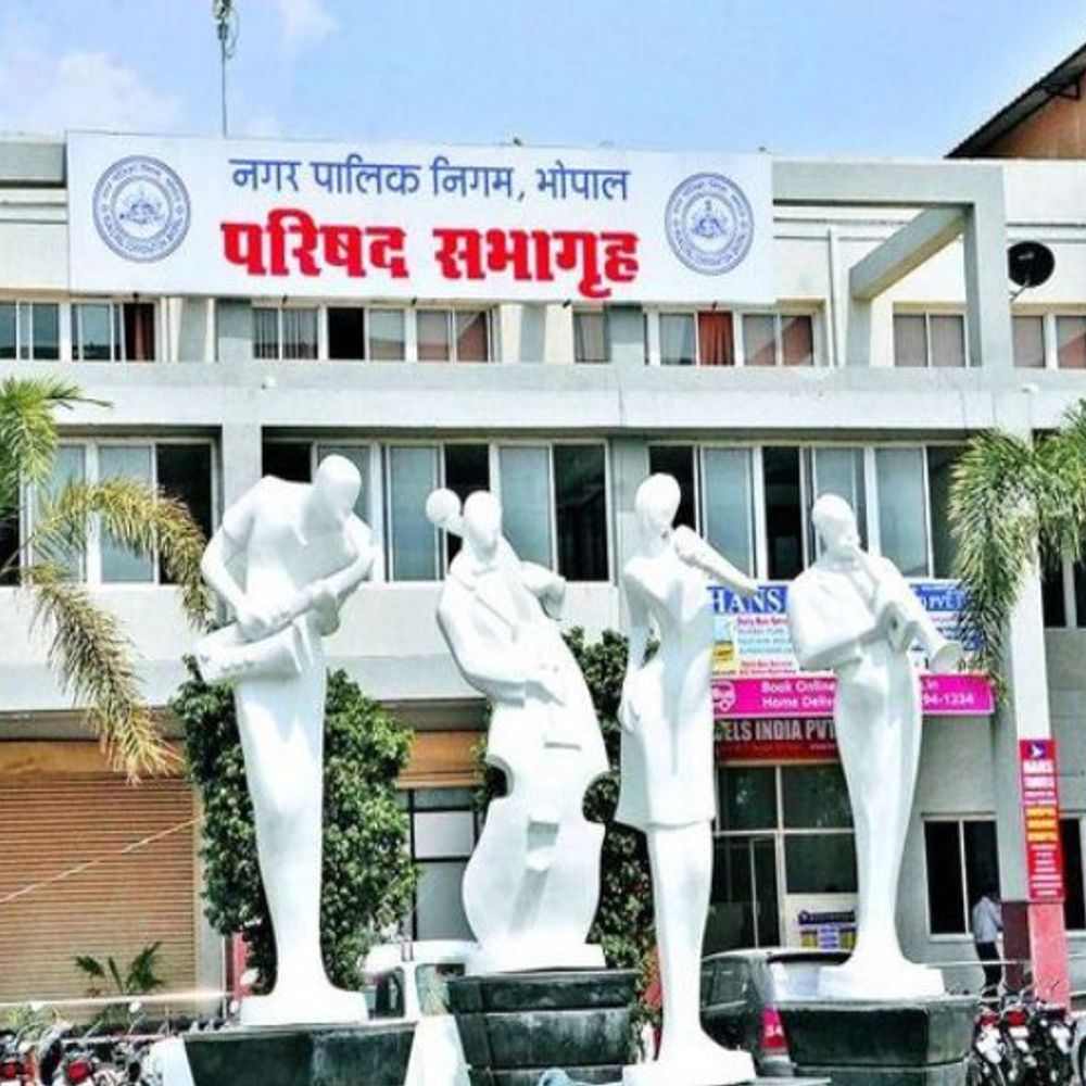 
                 सरकार की कमेटी पर सुप्रीम रोक:भोपाल नगर निगम ने कहा- सरकार बीच में आ गई, समिति पहली बाधा बन गई 
            