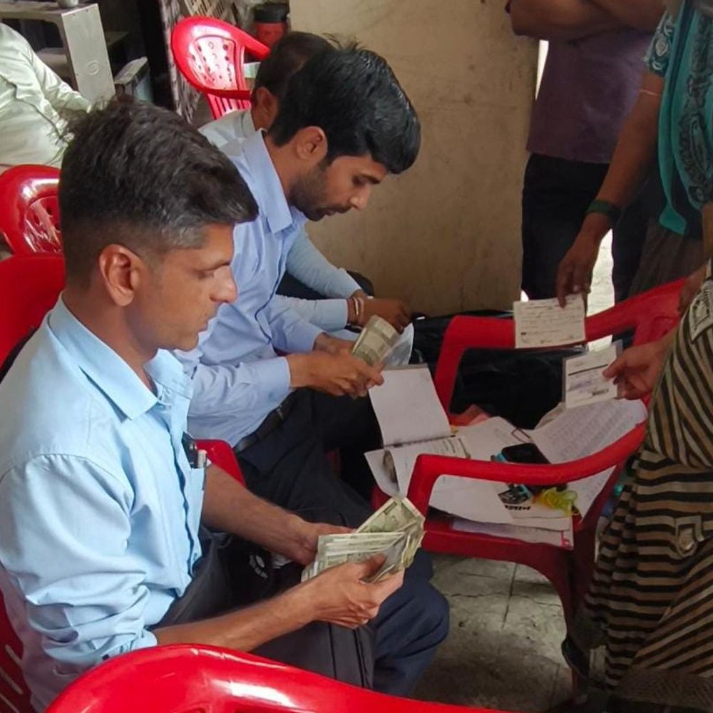 
                 रतलाम में EWS कार्रवाई के बीच कमिश्नर का जवाब:कहा -'जिसको जो बोलना है बोले', 184 फ्लैट सील, 43 लाख की वसूली 
            