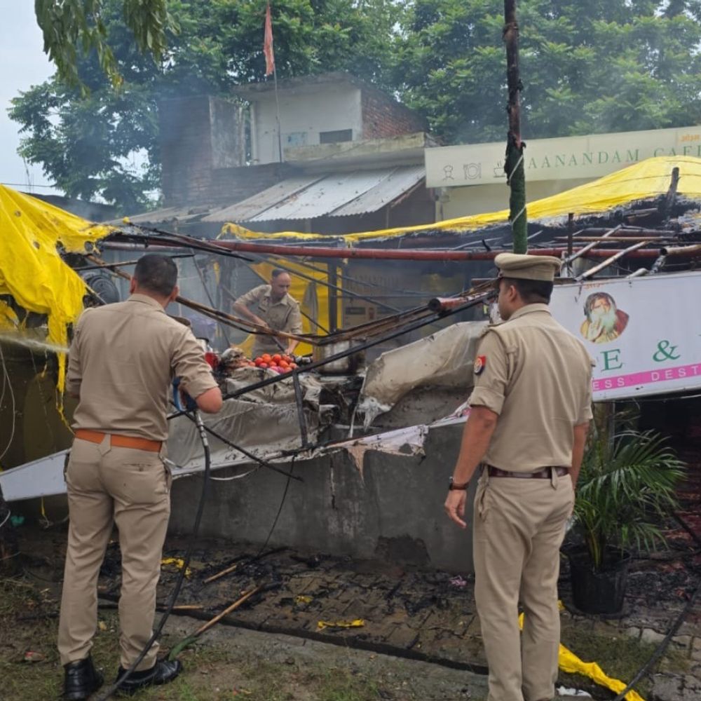सहारनपुर में ढाबे में सिलेंडर से लगी आग:फायर टीम ने 30 मिनट में पाया काबू, टला बड़ा हादसा