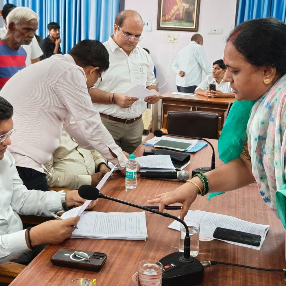 लखनऊ में संपूर्ण समाधान दिवस:गोशाला में कार्रवाई का विरोध, 10 साल पहले पीएम आवास योजना से आवंटित घर अभी तक नहीं मिला