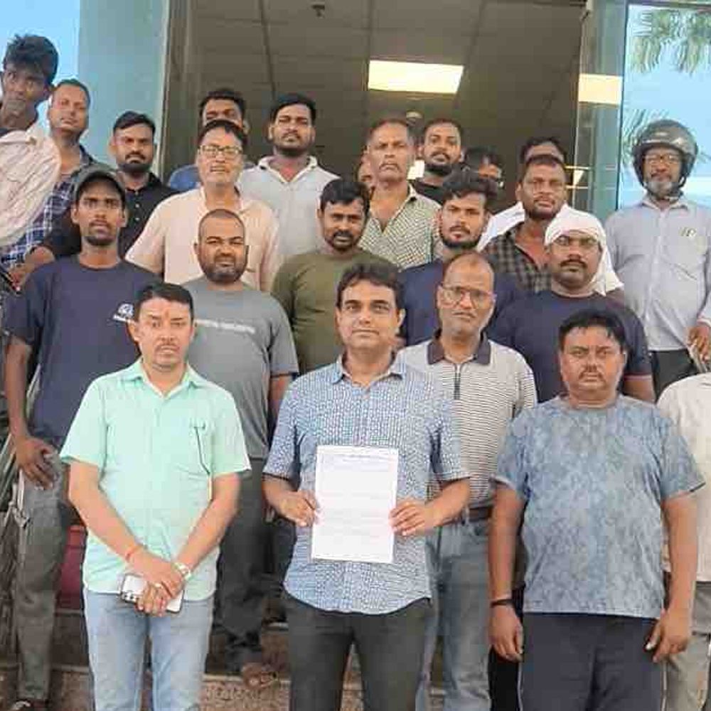 गोरखपुर के व्यापारी 15 दिन से परेशान:नगर निगम को सौंपा ज्ञापन, बोले- सैकड़ों लोगों की रोजी-रोटी पर संकट