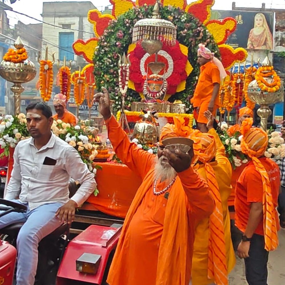 जौनपुर में बोल बम कांवरिया संघ की शोभायात्रा:श्रावण मास में भगवान शिव की कांवड़ यात्रा निकाली गई