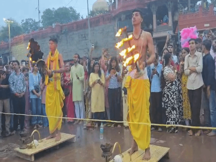 
                 शिप्रा आरती को लेकर प्रशासन और पंडा समिति में टकराव:महाकाल मंदिर समिति को जिम्मा देने से नाराज पुरोहितों की दो टूक, कहा-हम पीछे हटने वाले नहीं 
            