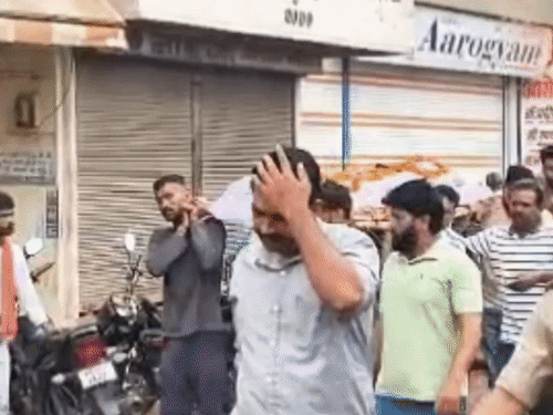 थाने से आकर बस चालक ने खाया जहरीला पदार्थ:राजगढ़ में रात को बेटे के घर आने पर पता लगा; युवक से थी शिकायत