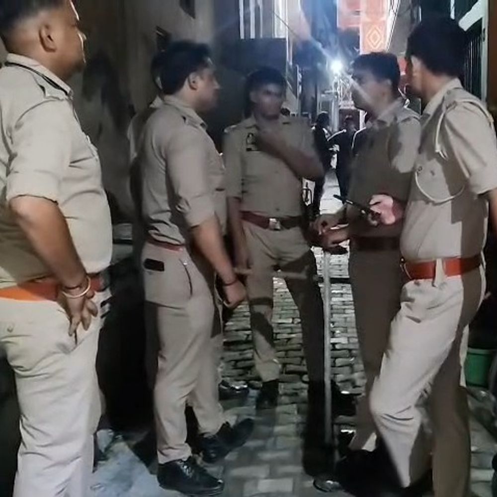 फर्रुखाबाद में 9 गैस सिलेंडर जब्त:अवैध रिफिलिंग पर छापा, 2 लोगों के खिलाफ FIR दर्ज