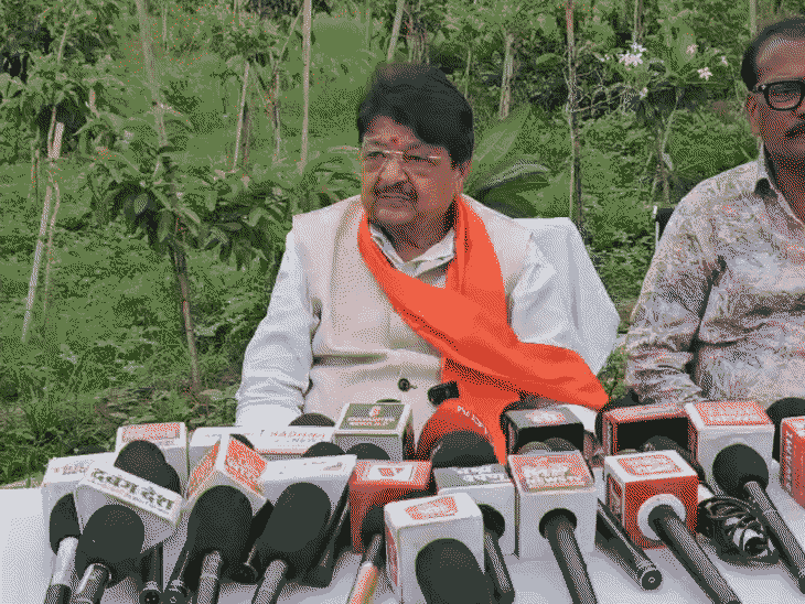 
                 टेकरियां हरी होंगी तो माइनिंग नहीं होगी:कैलाश विजयवर्गीय बोले- रेवती रेंज में एक लाख पौधे लगाएंगे, इंदौर को बनाएंगे ग्रीन सिटी 
            