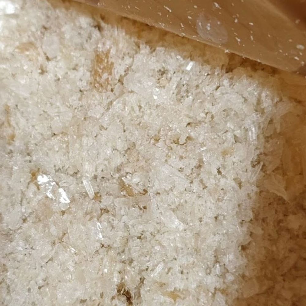 
                 रतलाम में नाइजीरियन युवती को ड्रग के साथ पकड़ा:1.6 करोड़ की ड्रग लेकर मुंबई जा रही थी; ट्रॉली में अलग खांचा बनाकर छिपा मिला 
            
