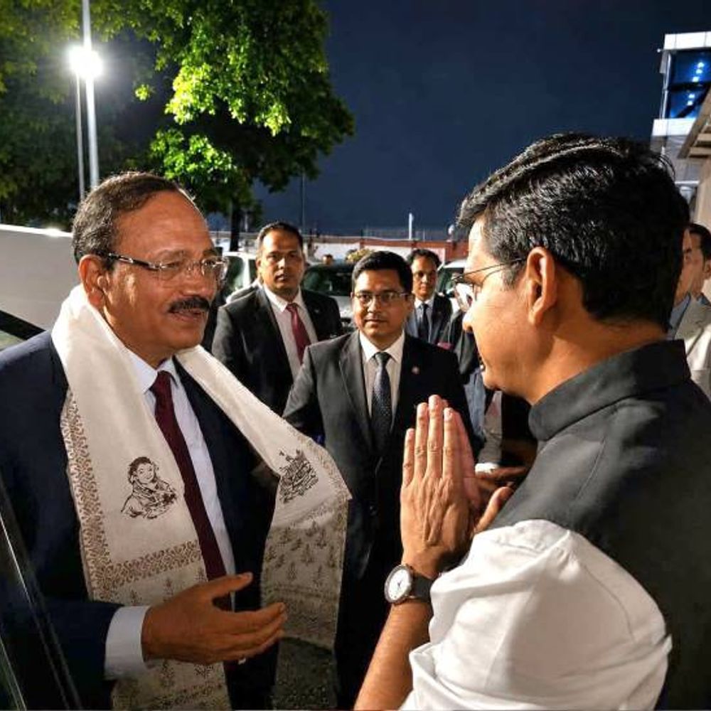 
                 न्यायिक मुद्दों पर 2 दिन राष्ट्रीय मंथन, इंदौर पहुंचे CJI:सुप्रीम-हाईकोर्ट जज और CM समेत कई विद्वान जुटेंगे, ‘द टेपेस्ट्री ऑफ जस्टिस’ से होगी शुरुआत 
            