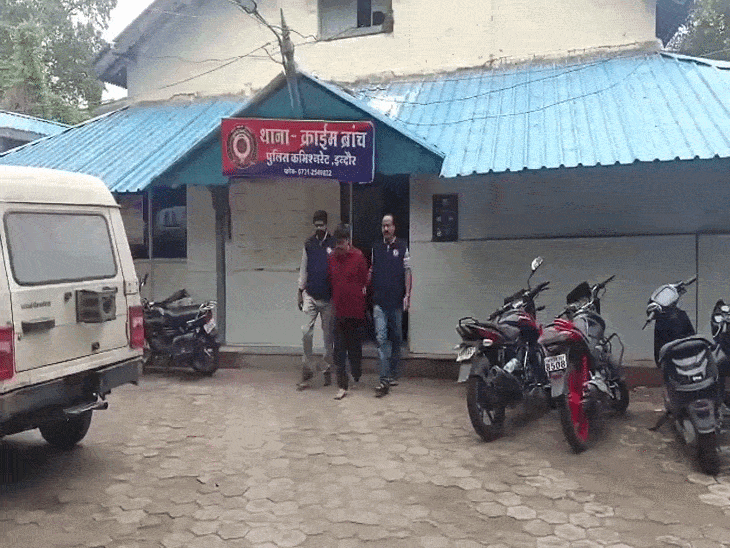 
                 इंदौर में MD ड्रग्स तस्करी मामले में फरार आरोपी गिरफ्तार:प्रॉपर्टी ब्रोकर का काम करता है राकेश, पहले से दर्ज है 12 केस 
            