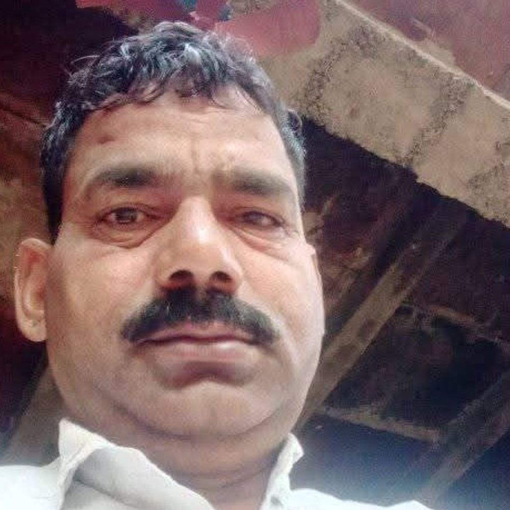अधेड़ ने खुद को गोली मारकर की आत्महत्या:फिरोजाबाद के अलीपुर मोहनीपुर में देर रात की घटना, परिजन सो रहे थे तभी चली गोली