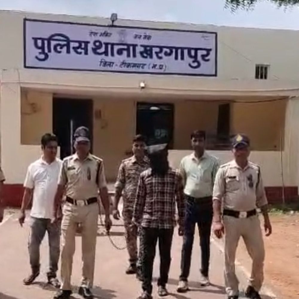 महिला से लूट, मारपीट का आरोपी गिरफ्तार:  टीकमगढ़ में पुलिस ने जेवर, बाइक बरामद किए; एक फरार – Tikamgarh News