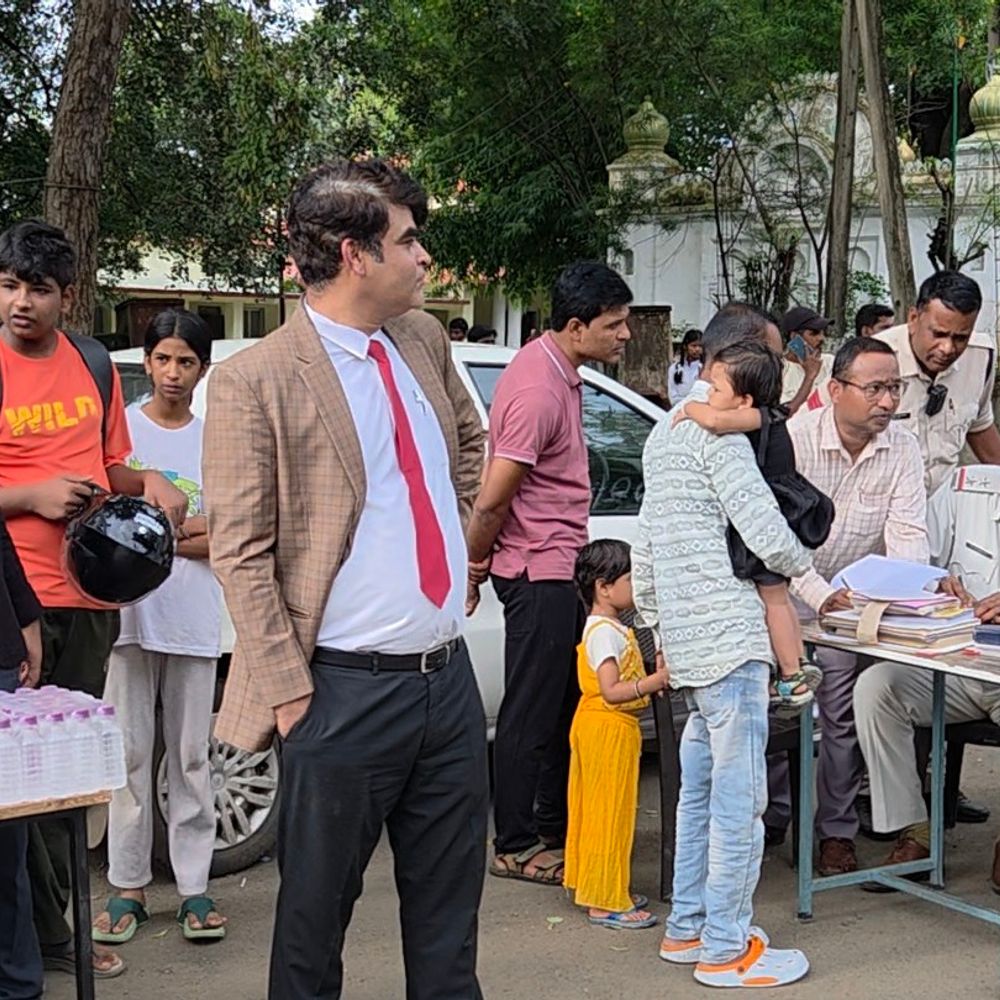 मंडला में मोबाइल कोर्ट ने 70 हजार जुर्माना वसूला:बिना हेलमेट-सीट बेल्ट, गाड़ियों पर काली फिल्म लगाने पर कार्रवाई