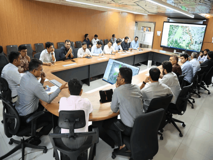 
                 सिंहस्थ-2028: 7 दिन में तय होंगे मेला क्षेत्र के जोन:पार्किंग-सड़क से लेकर पेयजल तक की बनेगी योजना; समन्वय बैठक में फैसला 
            