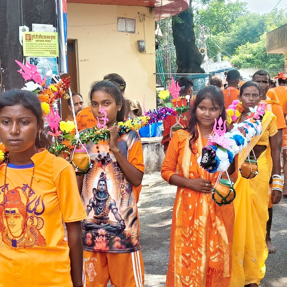 बरियाघाट से कांवड़ यात्रा शुरू:72 किमी पैदल चलकर सोमवार को शिव-पार्वती का करेंगे जलाभिषेक; सुरक्षा के पुख्ता इंतजाम