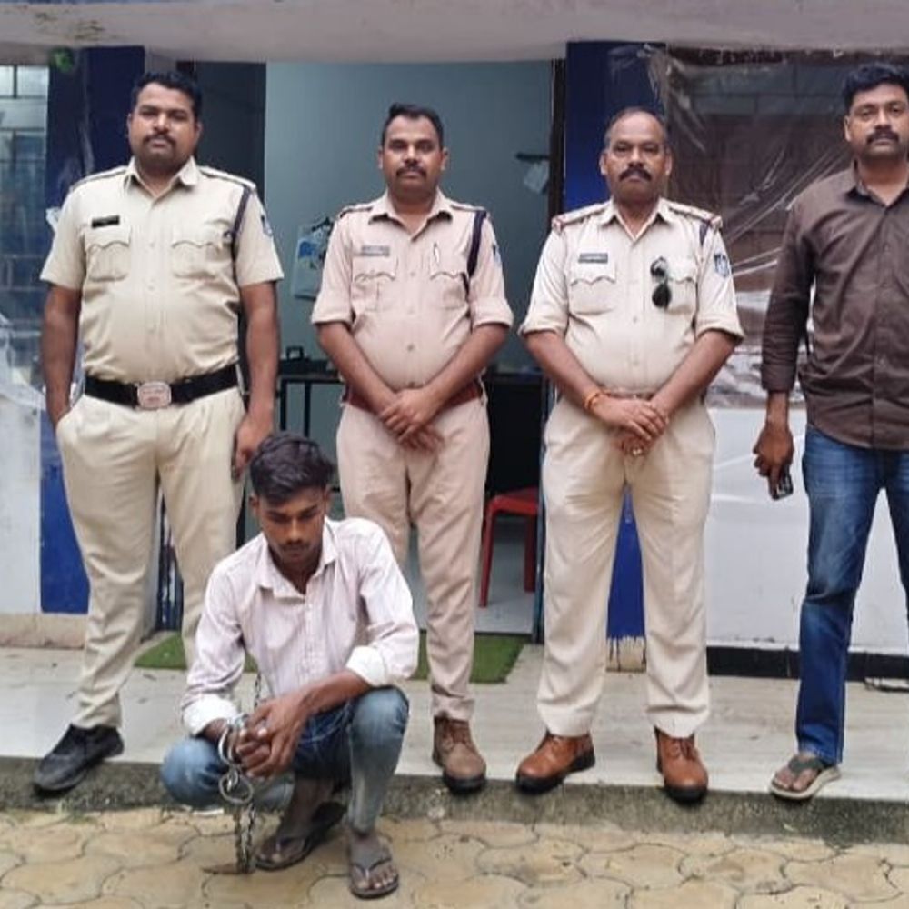 
                 रतलाम में डेढ़ लाख की एमडी के साथ युवक गिरफ्तार:जेब में छिपाकर बाइक से ले जा रहा था; पुलिस ने घेराबंदी कर पकड़ा 
            
