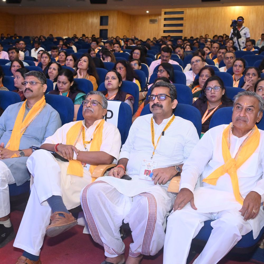
                 इंदौर में राइजिंग भारत पर हुआ मंथन:राष्ट्रीय संगोष्ठी में बोले मिलिंद परांडे- वैचारिक चुनौतियों से निपटने के लिए मजबूत करना होगा राष्ट्रीय चरित्र 
            