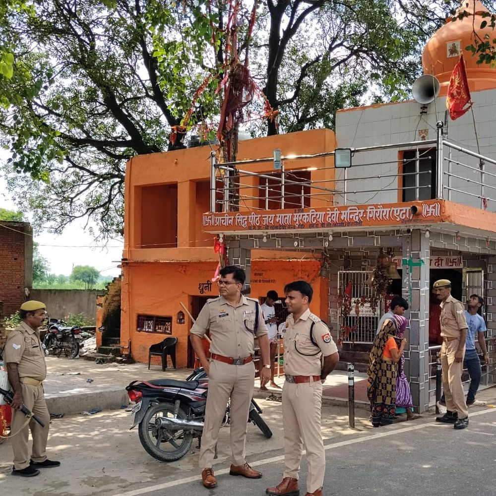 एटा एएसपी ने कांवड़ मार्ग का निरीक्षण किया:सुरक्षा-यातायात व्यवस्था परखी, पुलिसकर्मियों को दिए आवश्यक निर्देश
