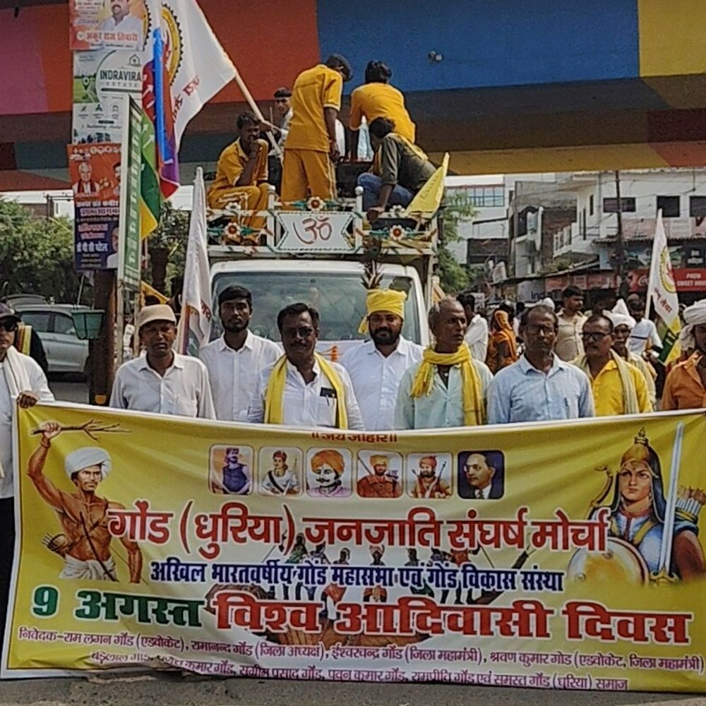 गोंड समाज ने विश्व आदिवासी दिवस पर जुलूस निकाला:संतकबीरनगर में अनुसूचित जनजाति प्रमाण पत्र की मांग