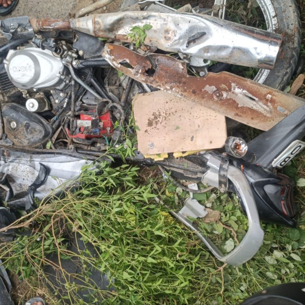 आजमगढ़ में सड़क हादसे में एक की मौत दूसरा घायल:गैस एजेंसी जा रहे बाइक सवारों को रोडवेज बस ने मारी जोरदार टक्कर