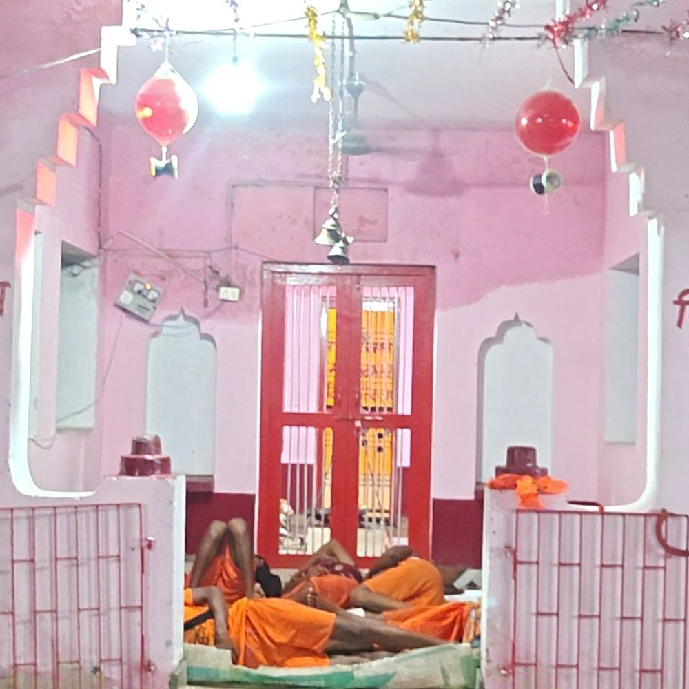 हरदोई के फर्दापुर ब्रह्मदेव आश्रम में एक माह भंडारा:114 साल पुराने आश्रम में हिंदू-मुस्लिम समाज की जुड़ी श्रद्धा
