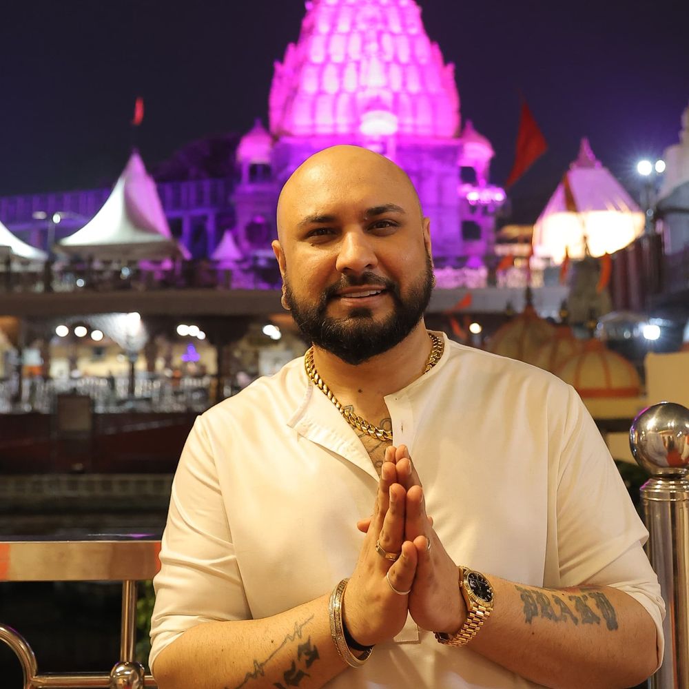 
                 बी प्राक महाकाल की भस्म आरती में शामिल हुए:बोले- सावन में महादेव के दरबार आना सौभाग्य, 'महाकाल-2' भी जल्द लाएंगे 
            