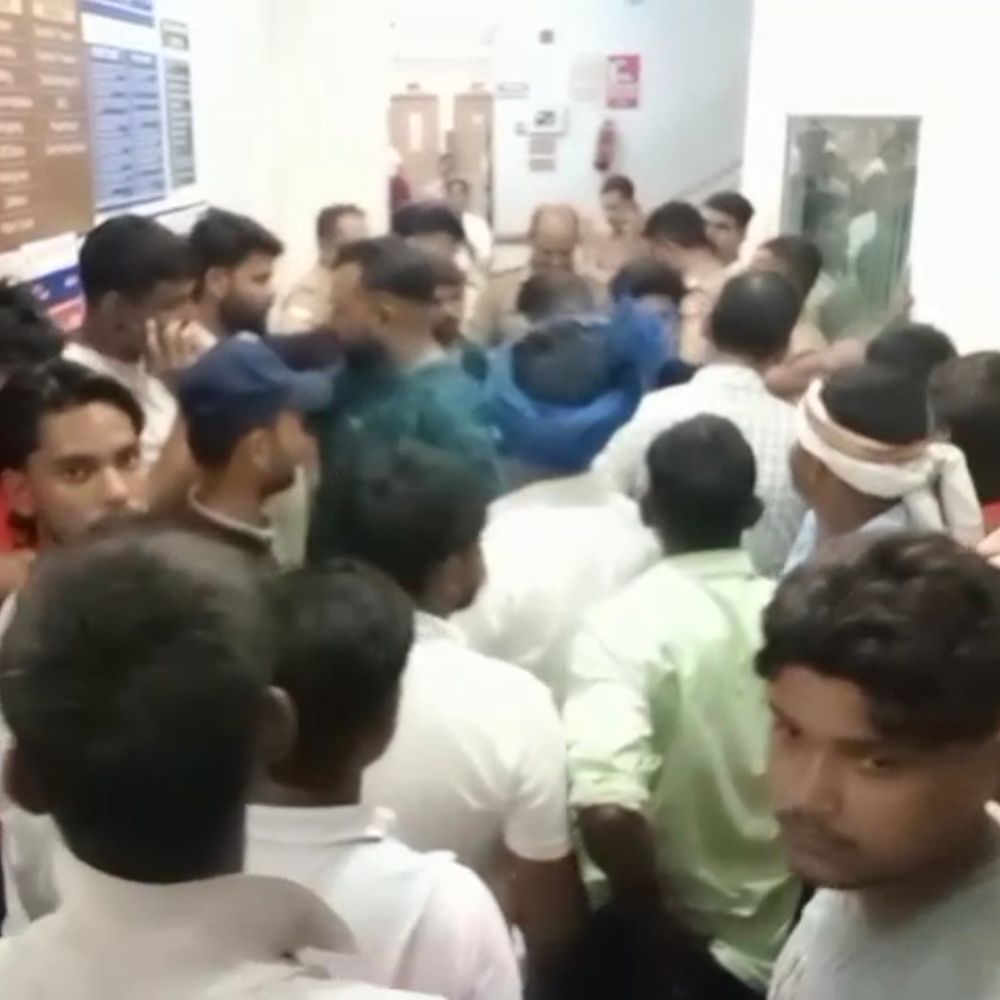 बिजनौर अस्पताल में इलाज में लापरवाही का आरोप:परिजनों ने किया हंगामा, पुलिस ने पहुंचकर किया शान्त; डॉक्टर का आरोपों से इंकार