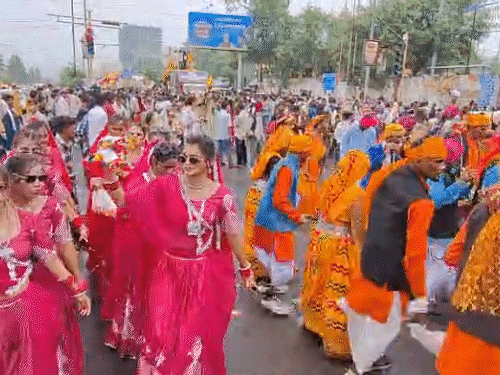 
                 भोपाल में आदिवासी समाज ने निकाली रैलिया:टीटी नगर दशहरा मैदान पर जुटे जनजातीय समुदाय के लोग, सिंघार भी होंगे शामिल 
            