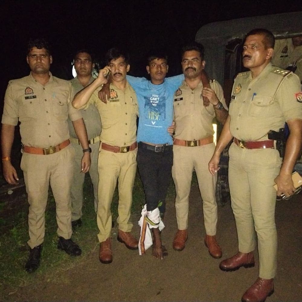 25 हजार का इनामी बदमाश मुठभेड़ में गिरफ्तार:पुलिस की जवाबी फायरिंग में पैर में लगी गोली, लूट की पाजेब बरामद