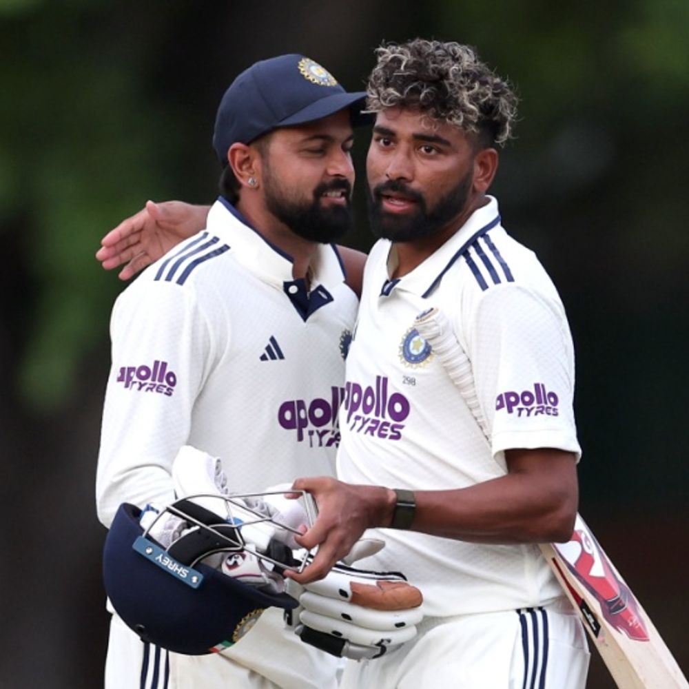 सिराज ने लगातार तीन छक्के लगाकर भारत को जिताया:वॉर्मअप मैच में श्रीलंका को 6 विकेट से हराया; चोट से रिकवर हुए गिल के 44 रन