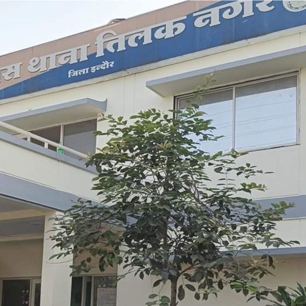 
                 युवती का भाभी पर हत्या की साजिश का आरोप:कहा- UP के पुलिसकर्मी और दोस्तों की मदद से पति को हनीट्रैप में फंसाने की साजिश, FIR 
            