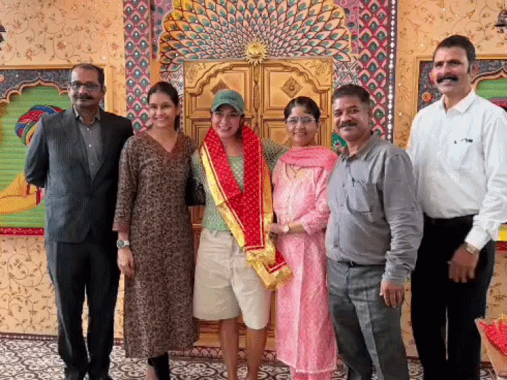 उदयपुर पहुंचे 18 देशों के 32 विदेशी सोशल मीडिया इन्फ्लुएंसर्स:महलों में घूमने के साथ झील में बोट राइड करेंगे; जयपुर में स्वतंत्रता दिवस कार्यक्रम में लेंगे हिस्सा