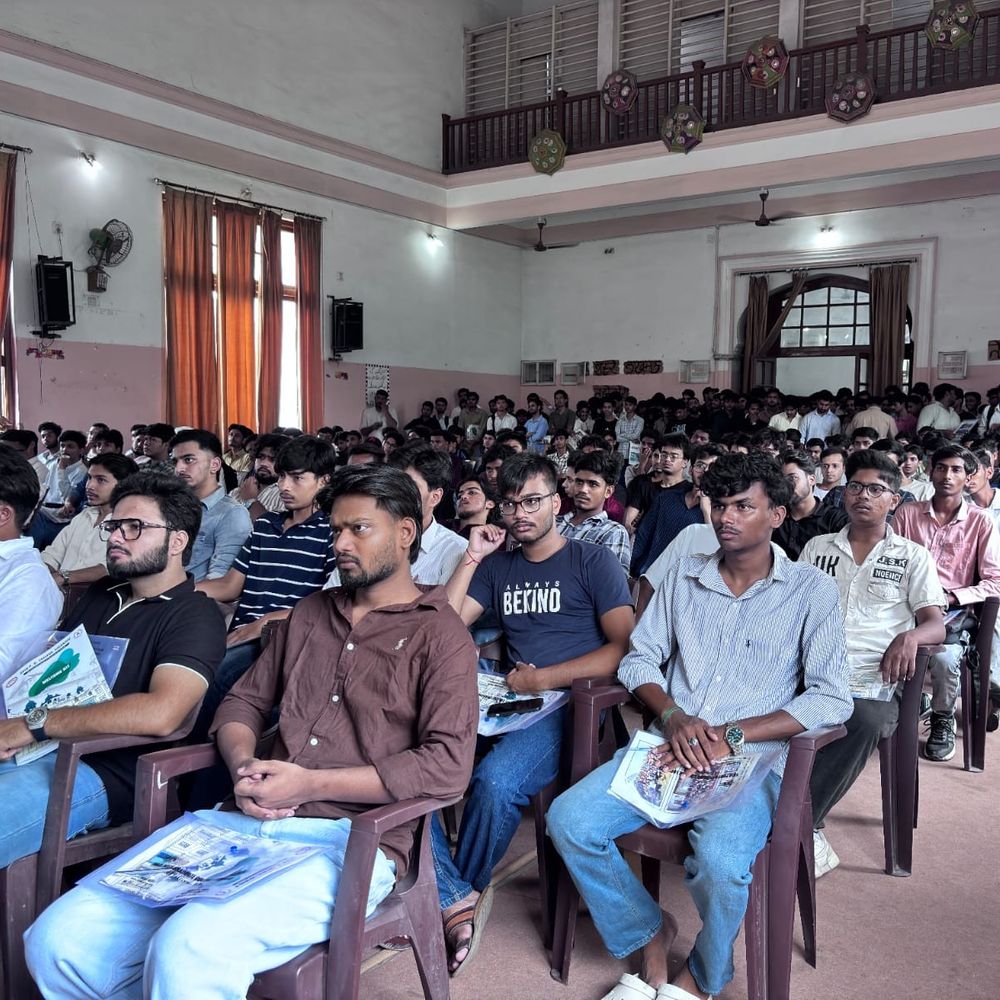 शिया पीजी कॉलेज में नए छात्रों का ओरिएंटेशन:प्राचार्य ने युवाओं को देश की अर्थव्यवस्था का ड्राइविंग फोर्स बताया