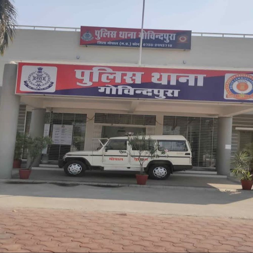 
                 झाड़ियों में बोरी में बंद मिला युवक का शव:BHEL गेट नंबर-8 के पास 4-5 दिन पुरानी मिली लाश; शरीर पर गंभीर चोटों के निशान 
            