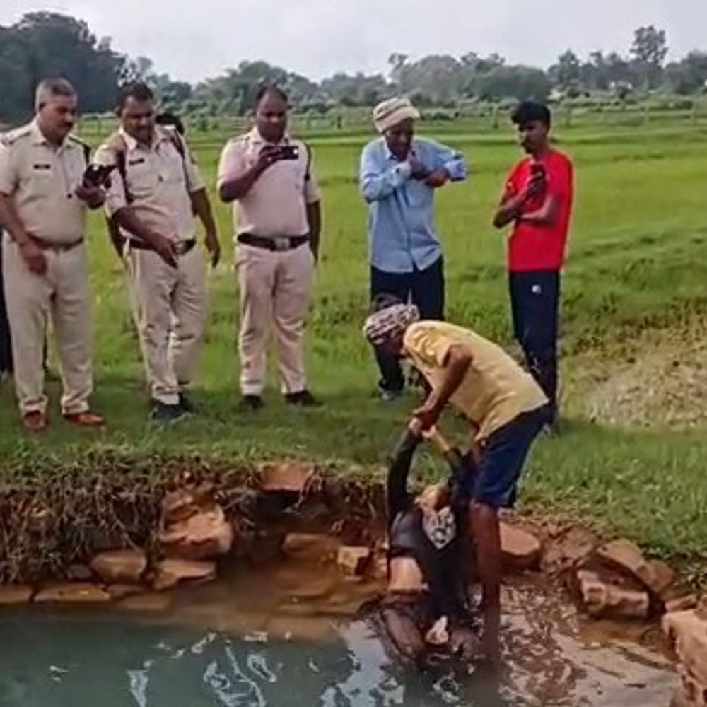 कुएं में मिला लापता नवविवाहिता का शव:नित्यक्रिया के लिए घर से निकली थी; कुएं के पास मिलीं चप्पल और चूड़ियां