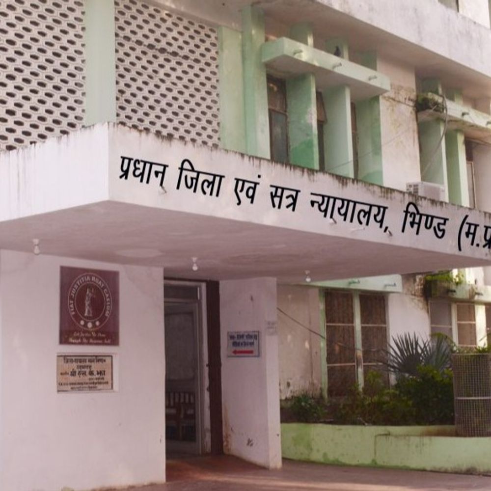 कोर्ट ने नायब तहसीलदार की याचिका की खारिज:रेप आरोपी को बचाने के लिए फर्जी जन्म प्रमाण पत्र बनाने का आरोप, सात लोगों पर FIR बरकार