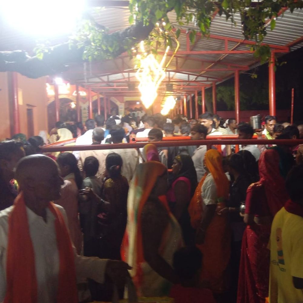 श्रावस्ती के शिवालयों में उमड़ा आस्था का जन सैलाब:सावन के दूसरे सोमवार पर विभूतिनाथ मंदिर में सुबह से जलाभिषेक, सुरक्षा मुस्तैद