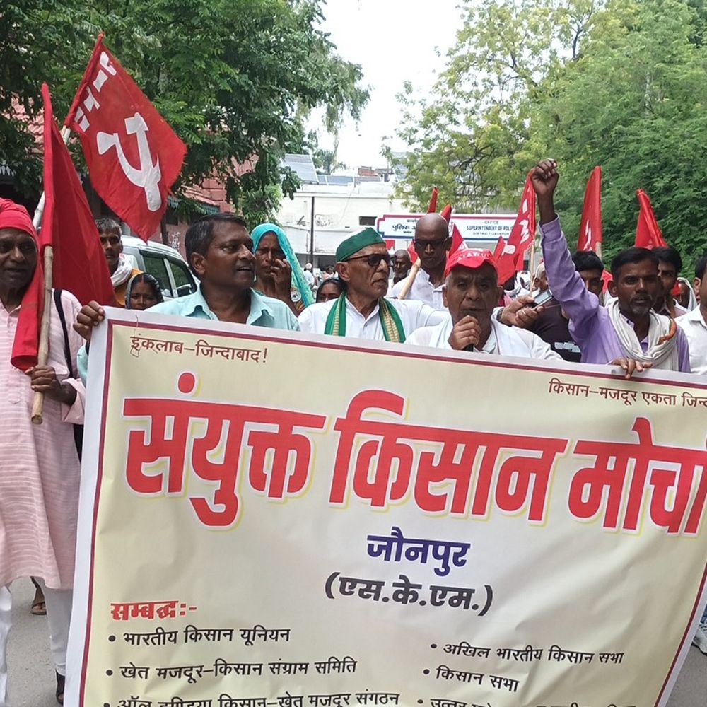 जौनपुर में संयुक्त किसान मोर्चा का देशव्यापी विरोध प्रदर्शन:बिजली निजीकरण, बीज विधेयक 2025 को वापस लेने की मांग