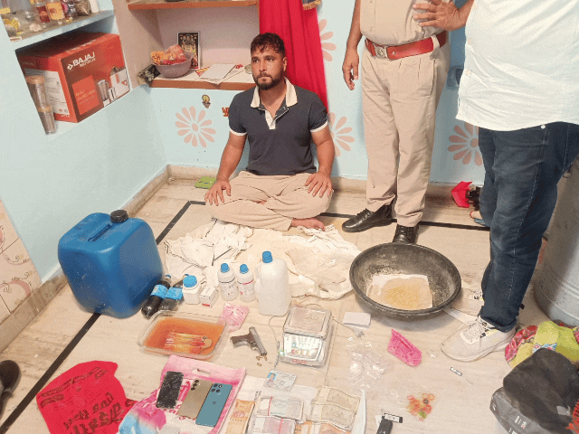 नागौर में MDMA की अवैध फैक्ट्री पकड़ी:20 करोड़ की ड्रग्स बनाकर सप्लाई करने वाला था; पिस्टल-कारतूस बरामद