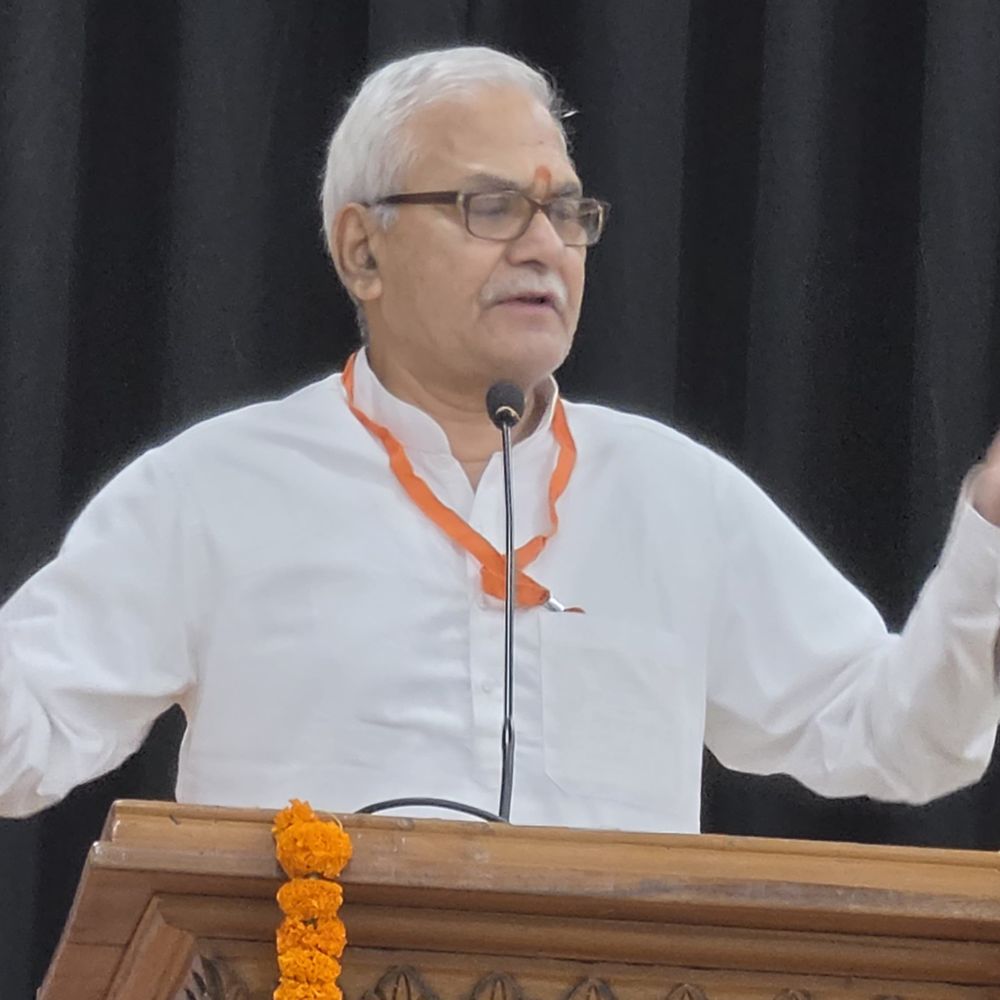 स्वांत रंजन बोले- युवा ही भारत को विश्वगुरु बनाएंगे:सिद्धार्थनगर में तकनीक का दुरुपयोग नहीं होना चाहिए