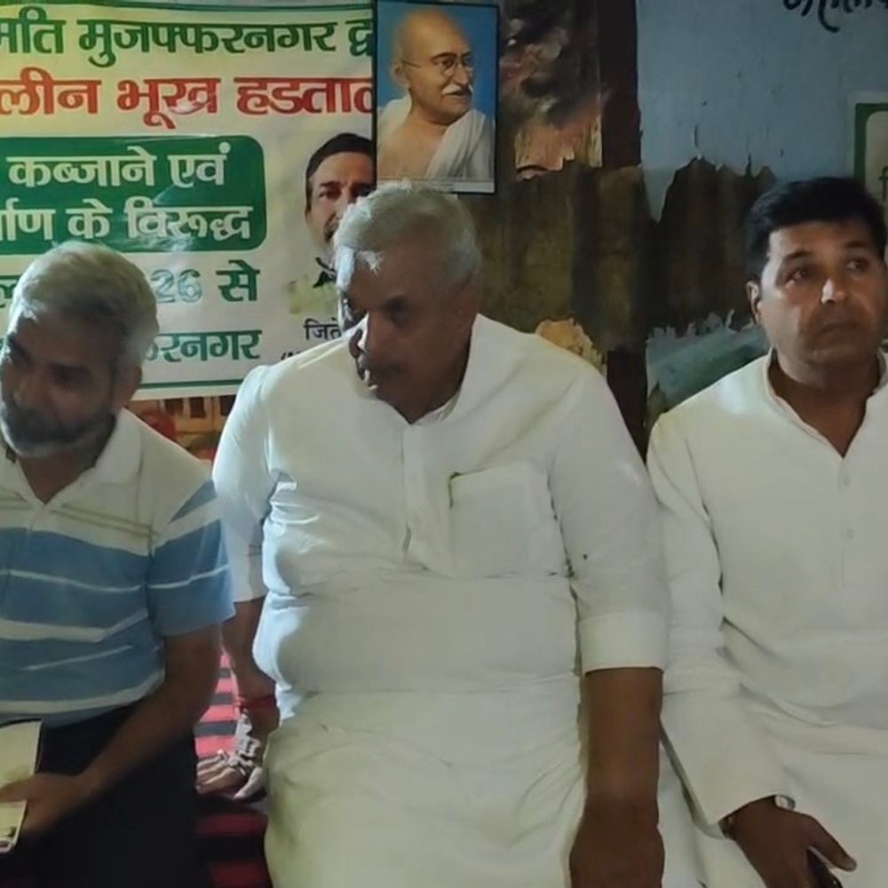 11 दिन बाद कोच जितेंद्र की भूख हड़ताल खत्म:लिखित आश्वासन पर बनी सहमति, सपा सांसद नरेंद्र मलिक और राकेश शर्मा ने की बातचीत